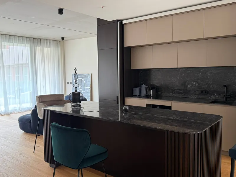 Exklusive 2-Zimmer-Wohnung im Am Tacheles – voll möbliert, Concierge, Pool & Fitness — photo 1